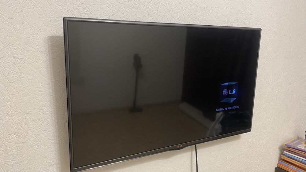 Телевизор LG в рабочем состояние