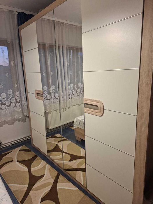 Vand mobila sufragerie si dulap  dormitor  in stare buna