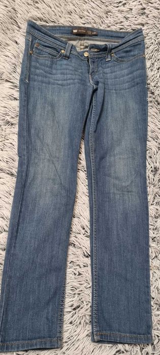 Vând blugi damă, prețuri accesibile