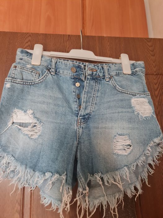 Pantaloni scurti pentru dama