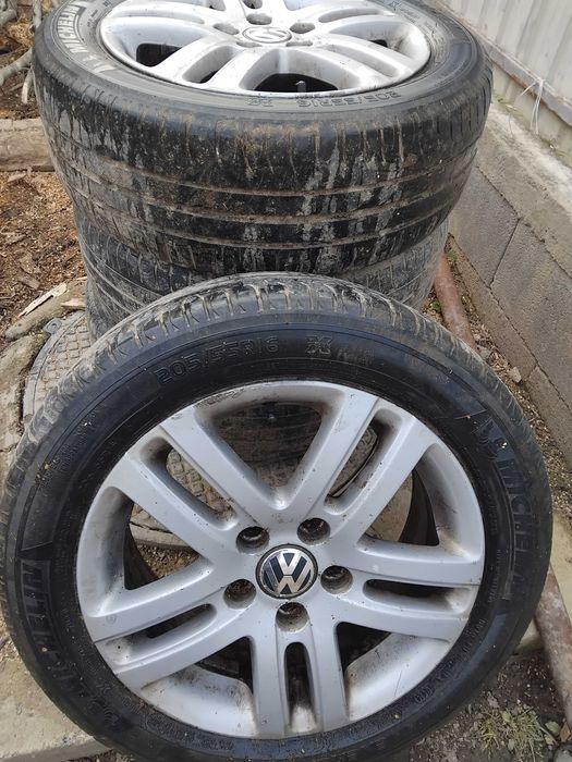 Vand sau schimb Jante aliaj golf5  205 55 R16 schimb CU 195 65 R15