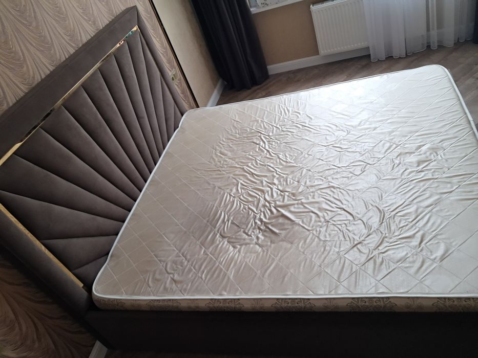 Большая кровать   .