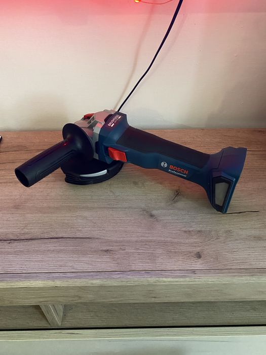 Polizor Unghiular Bosch GWS 8 18v
