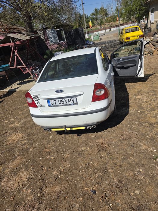 Vînd sau schimb Ford focus mk2 cu triciclu electric cu cabina