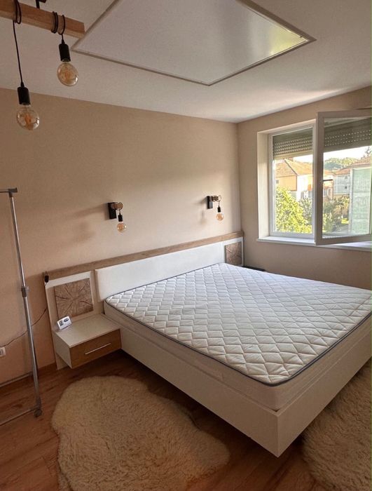 Vand apartament 3 camere in Brad, recent renovat