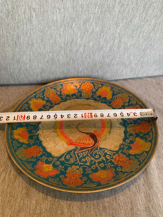 Месингова чиния за стена с пауни