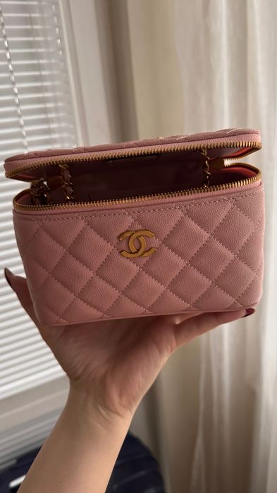 Розова дамска чантичка тип Chanel / козметична чанта с верижка