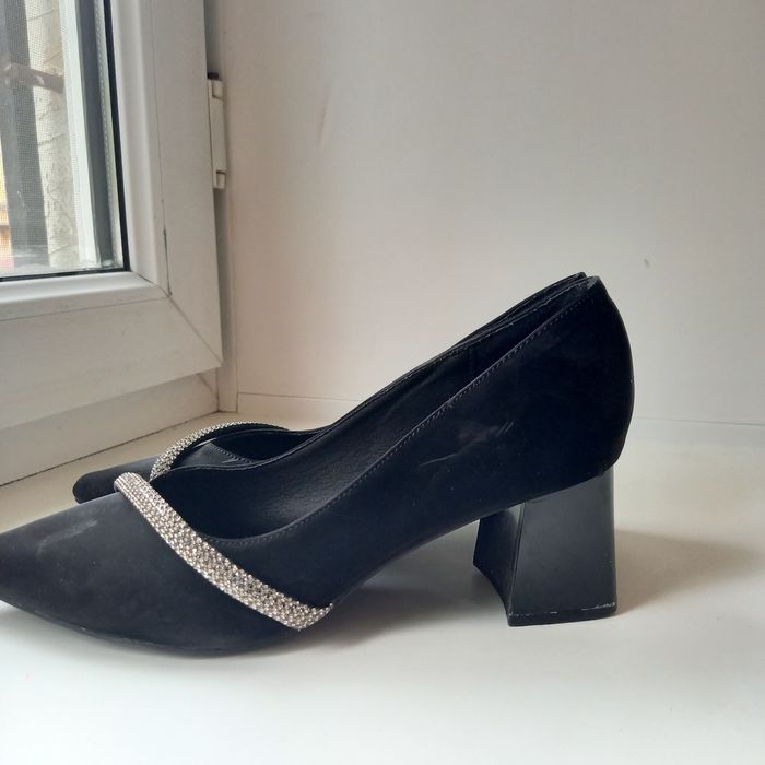 Туфли чёрные,новые.каблук:6-8см