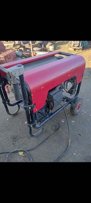 Vând generator electric pe benzina de 6kw.