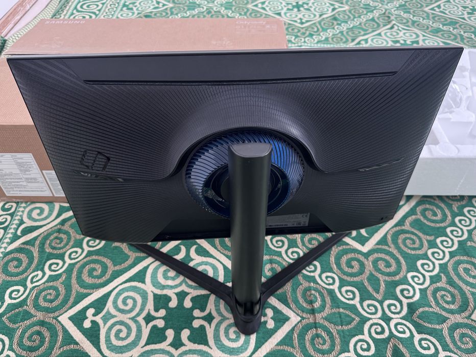 Монитор SAMSUNG 24-дюймов