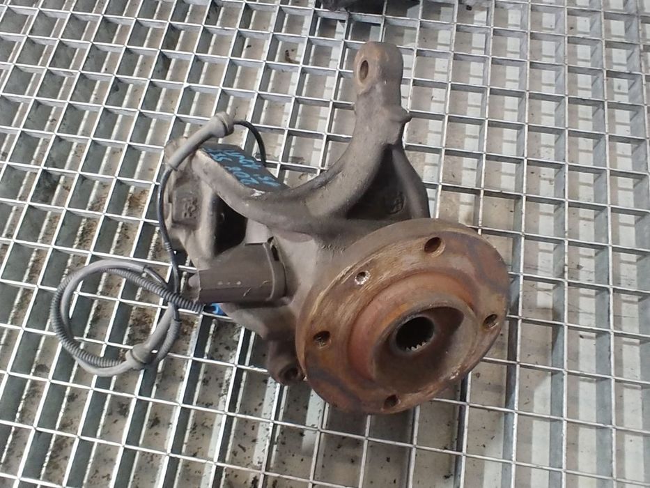 fuzeta stanga  fata 1.2 vti peugeot 208 2015