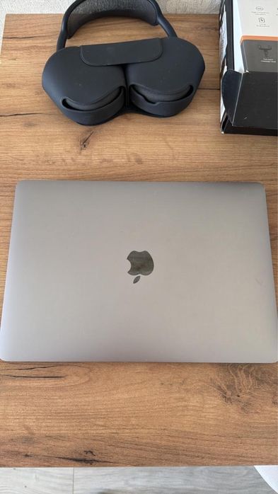 Продается Макбук Air 2020