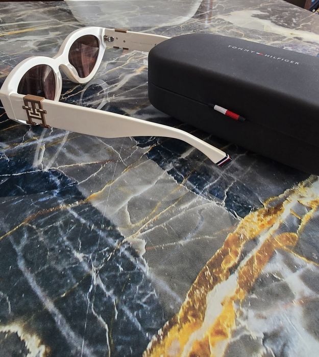 Очила Tommy Hilfiger