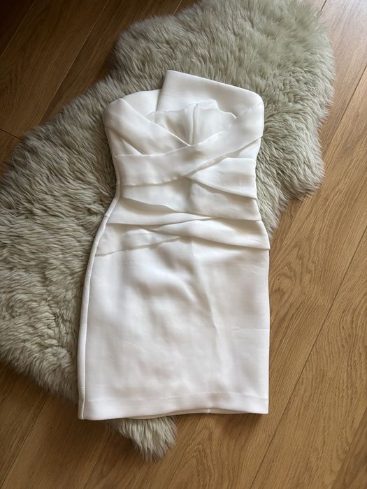 Бяла рокля на Asos