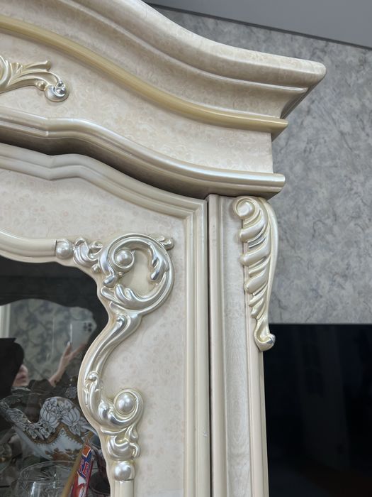 Продам Мебель для гостиной Сервант комплект