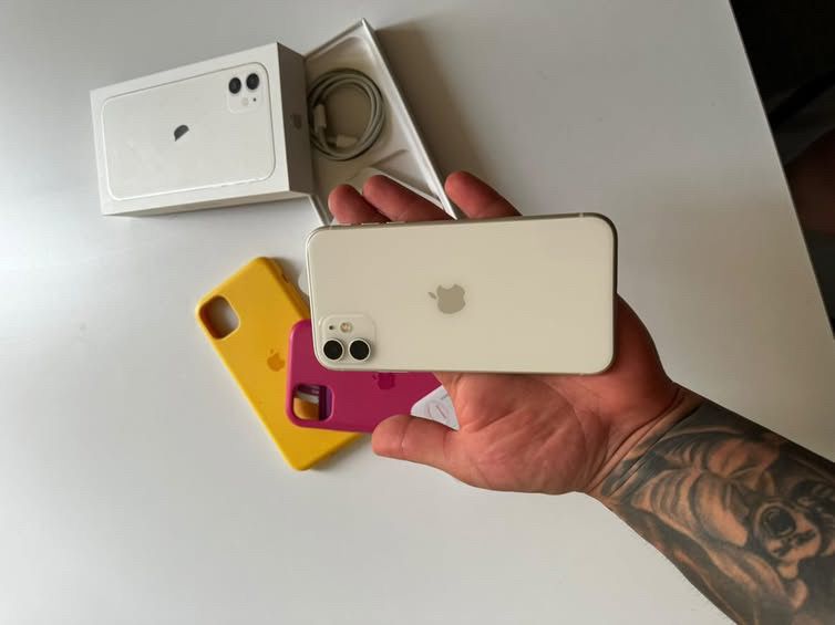 Като нов! Iphone 11 White 128gb.