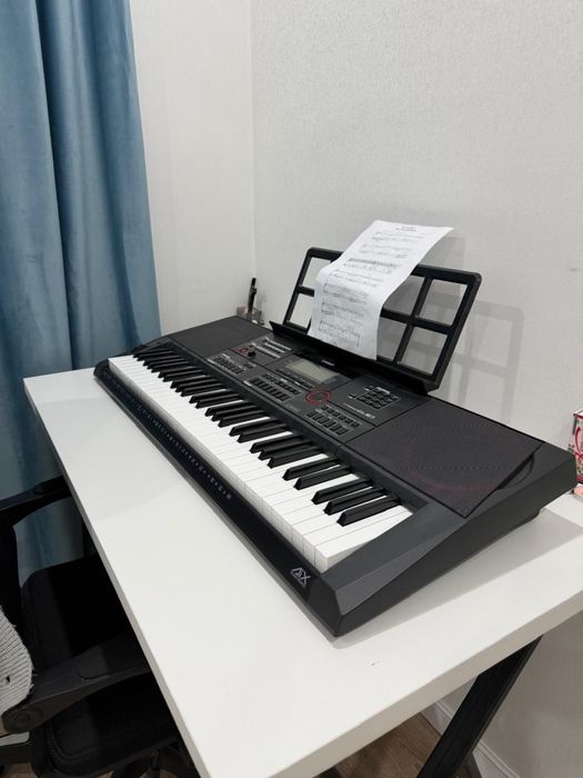 Продаю синтезатор