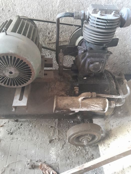 Продавам цинколяр за дърва на трифазен ток и компресор на същата цена