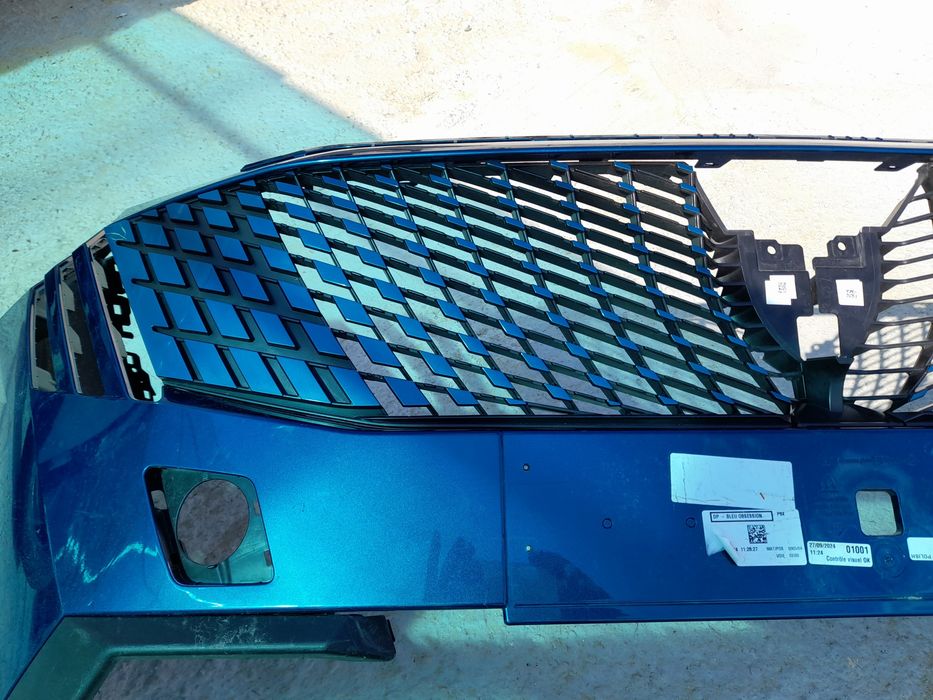 Броня грил решетка 2бр   пежо 3008 Е 2024г  Peugeot 3008 E