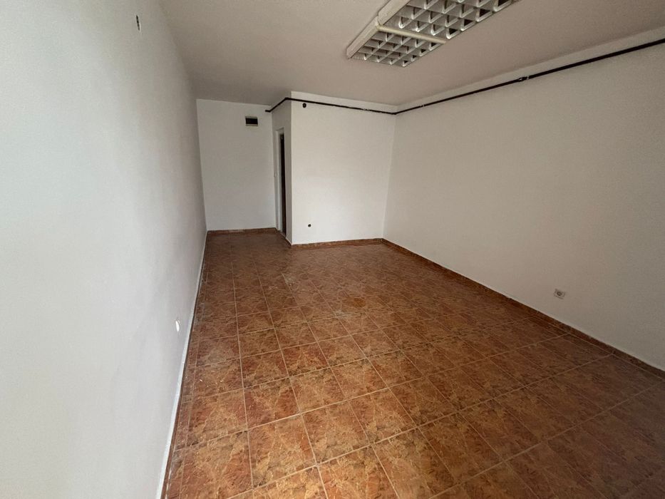 Vand doua garsoniere unite , spatii comerciale