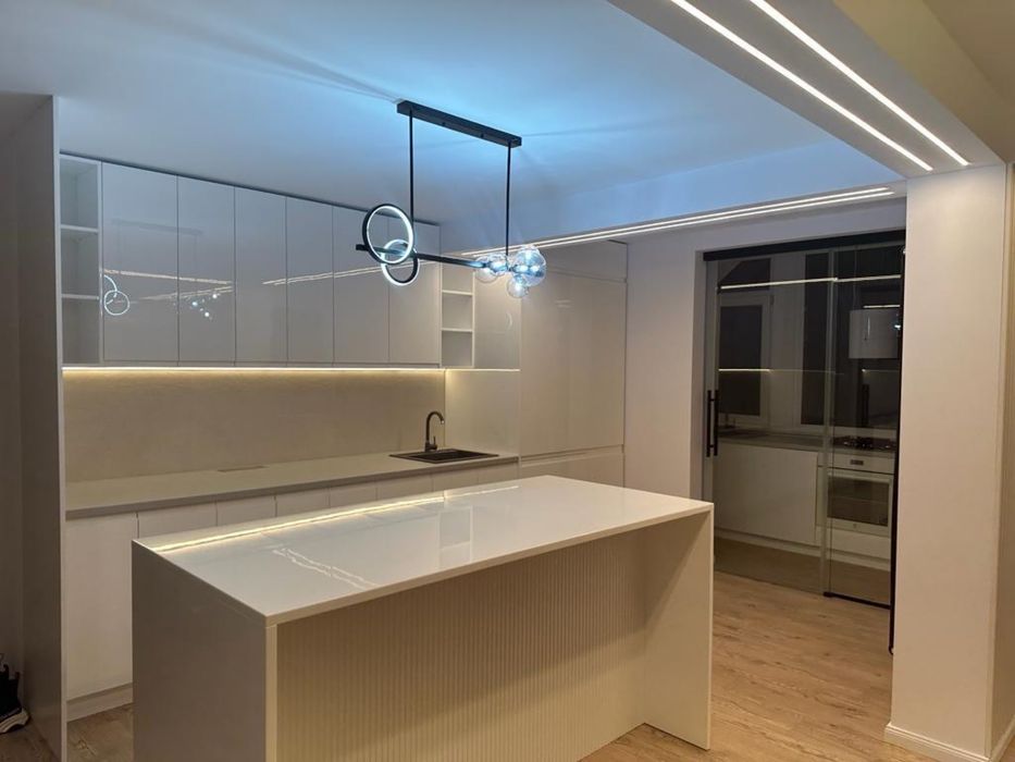 Vand apartament Zamca (casa de pensii )