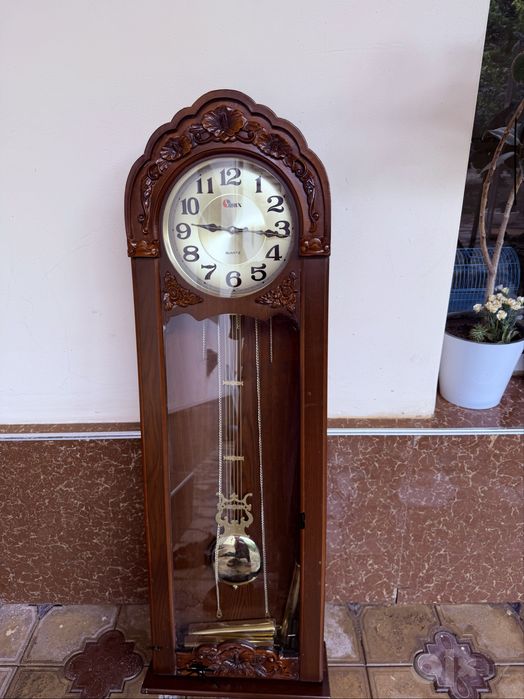 Часы  настенные и картина