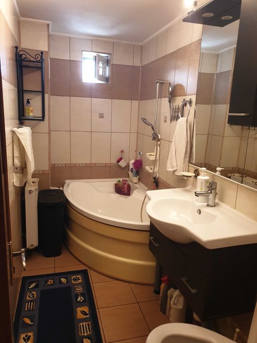 Inchiriez apartament 3 camere zona Cantacuzino
