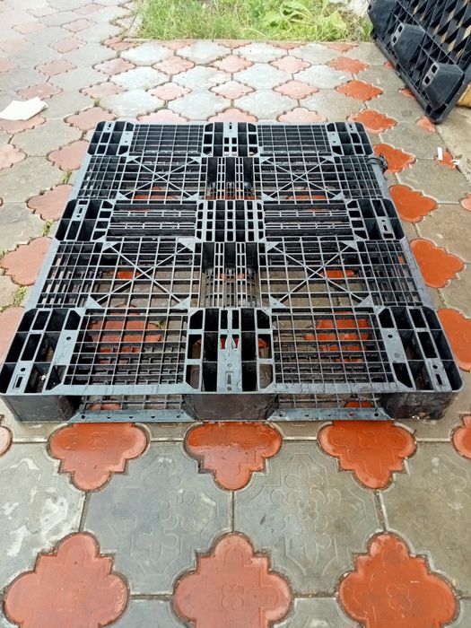 Пластиковые паллеты (поддоны)