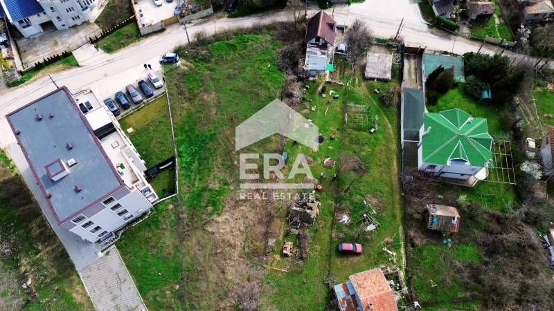 Тристаен, ексклузивен, югозападен апартамент за продажба, с морска пан