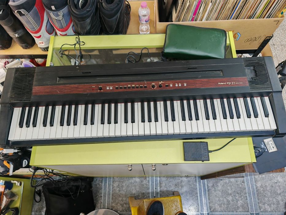 Дигитално пияно Roland EP-77