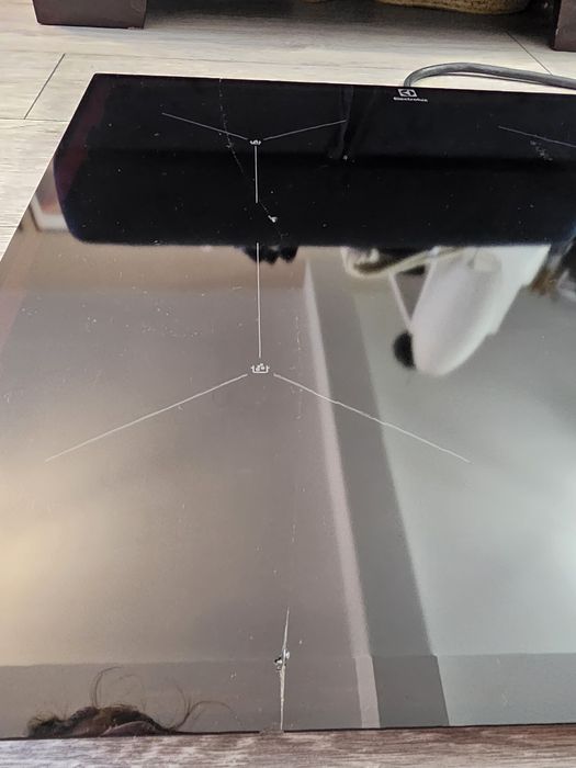 Plită inducție Electrolux EIS62443 – funcțională, sticlă spartă (