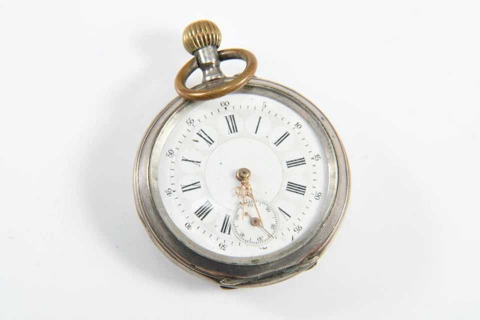 Ceas vechi de buzunar defect din argint 8