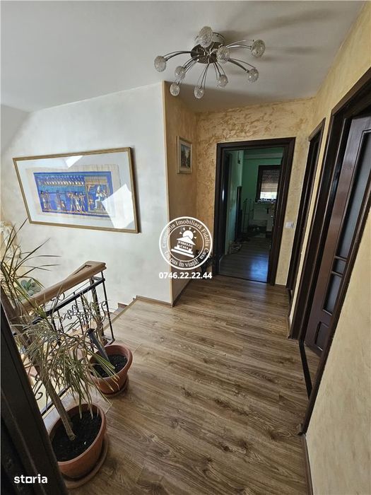 Vila 5 camere, 696 mp teren, Piscina - Aroneanu , Iasi