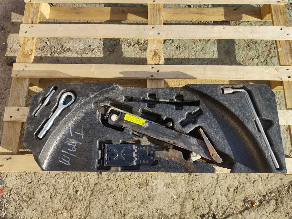 Авариен Комплект Органайзер Крик Mercedes ML Комплект за Багажник