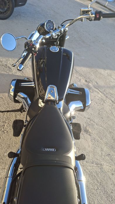 SCHIMB cu masina ,Auto,Utilaje   Motocicleta  Bmw R18