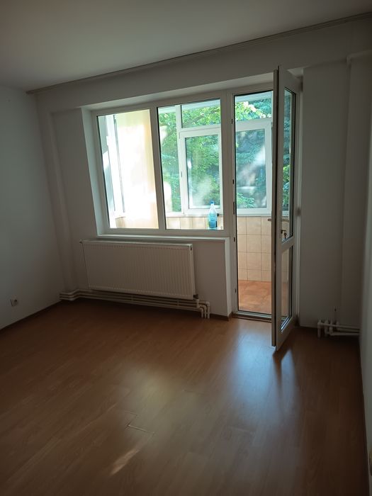 Vând apartament 3camere,Et2,Micro17