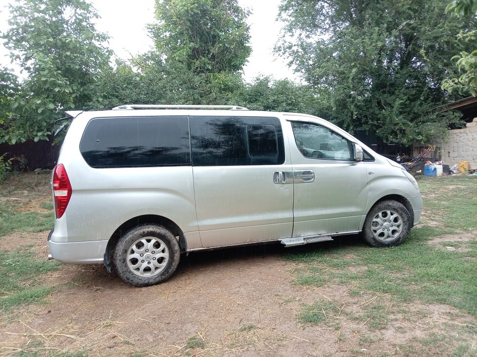 Hyundai Starex 2008 года.