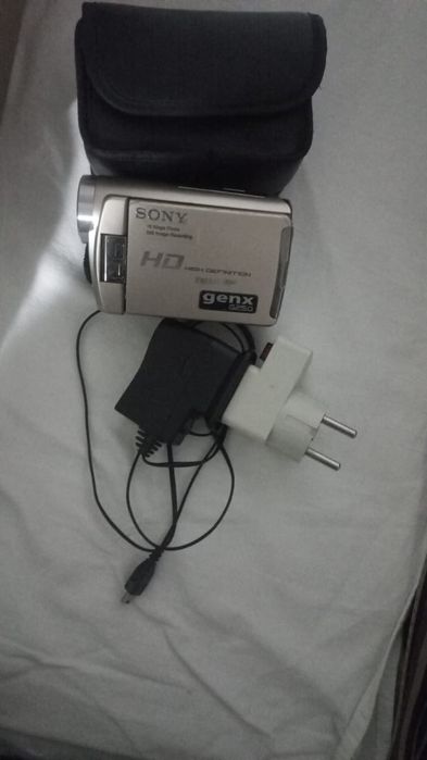 Продам видеокамеру новая