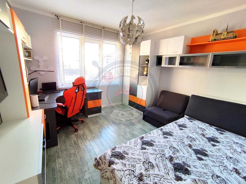 Четиристаен обзаведен апартамент в Цветен квартал, гр.Варна