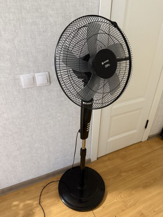 Вентилятор напольный Vitek