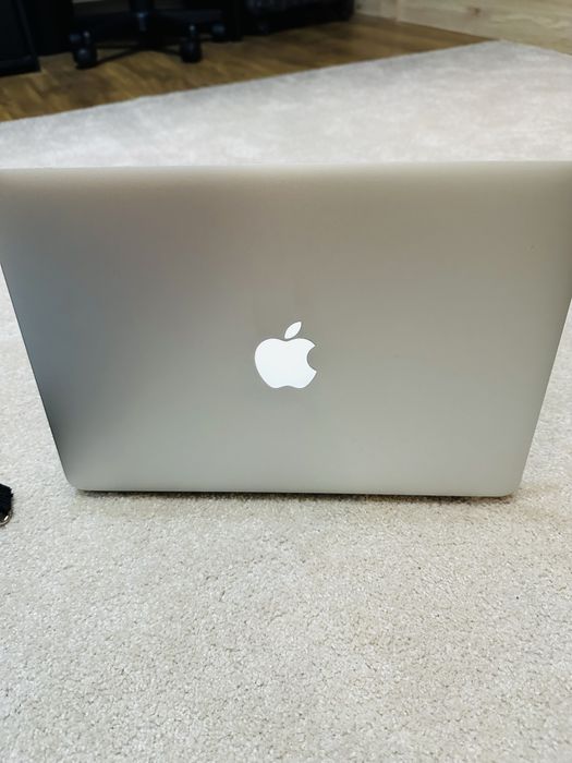MACBOOK AIR 13'' 2012-без следи от употреба
