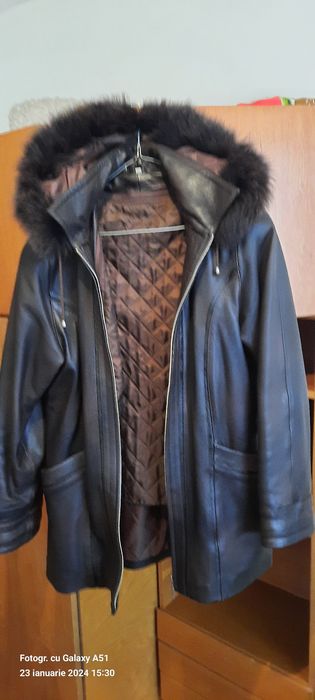 Vând haina de piele