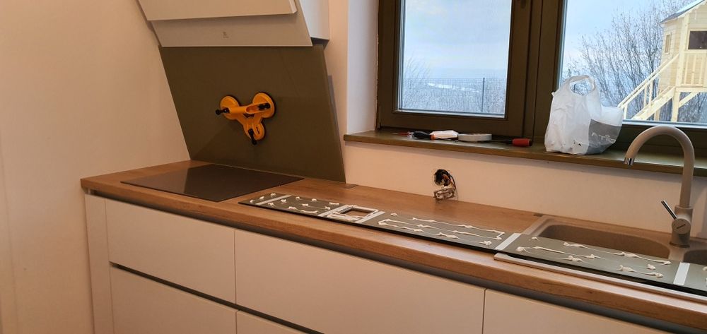 Sticla securizată,vopsită in bucătărie