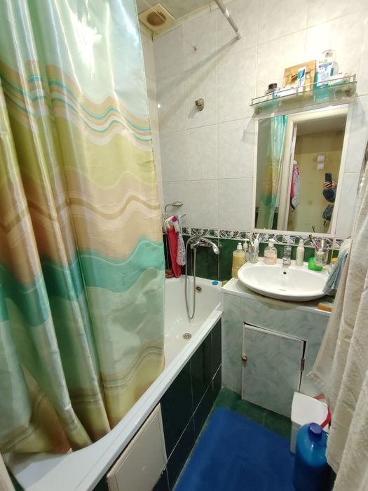 Продается 2-комн (4-10, 2 эт)