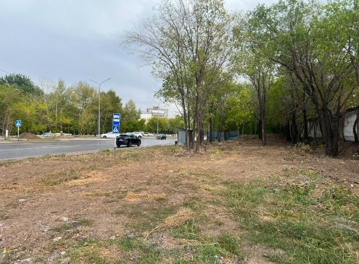 Продам Гаражи под магазин. (6 мкр)
