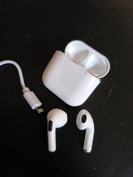 Earbuds/ слушалки тип тапи