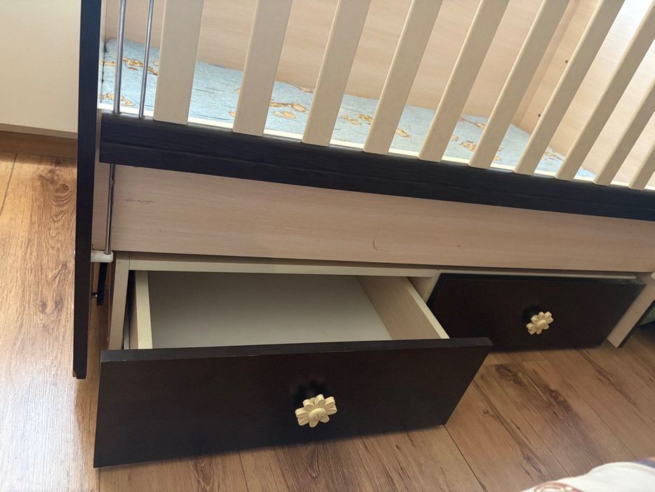 Продавам дървена бебешка кошара