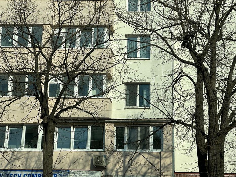 Vând apartament 4 camere