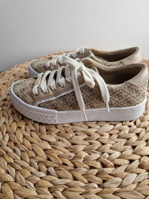 GUESS Ниски маратонки 'Beckie' в Бежово