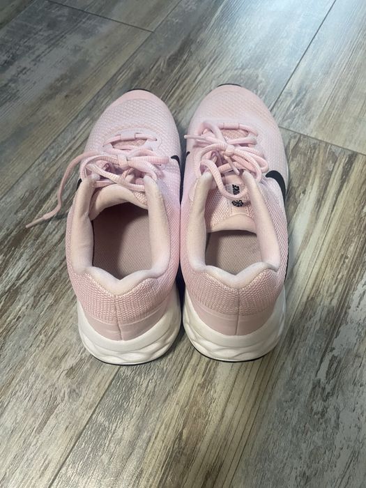 Маратонки Nike розови